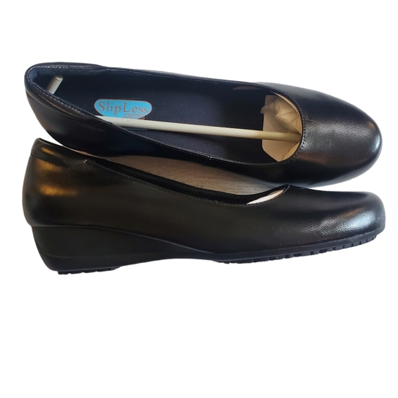 black slipless shoes